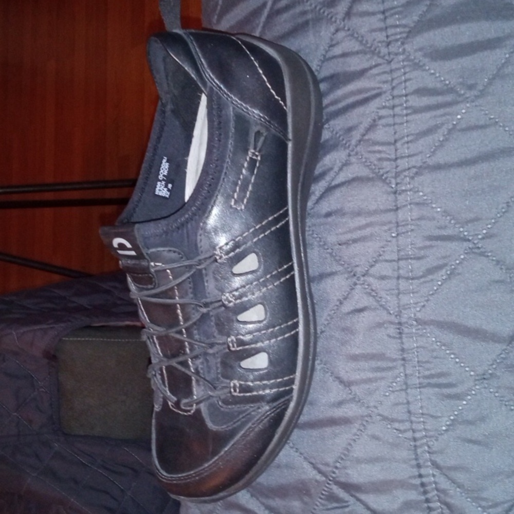 Earth shoes size 9 black